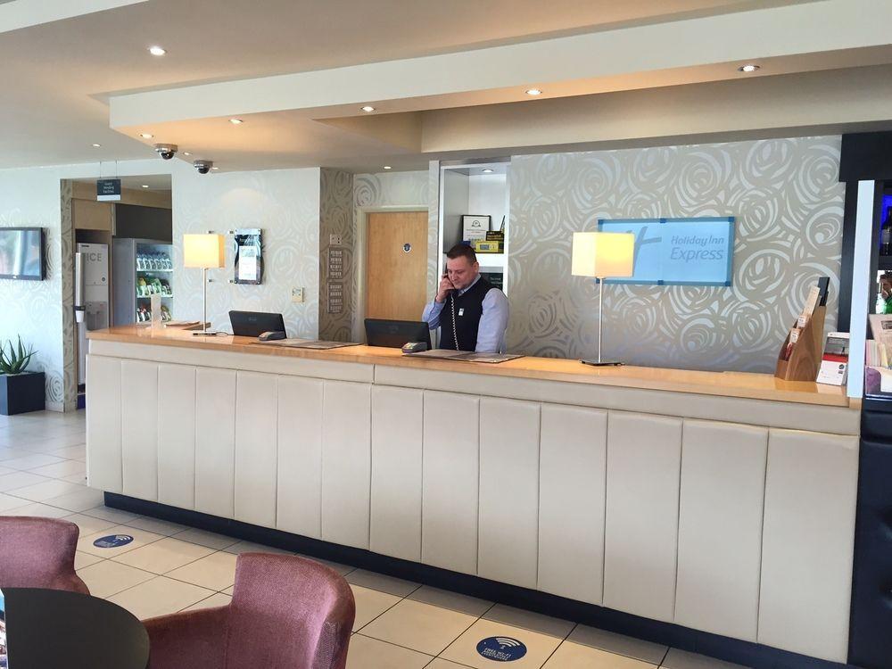Holiday Inn Express, Chester Racecourse By Ihg Екстер'єр фото